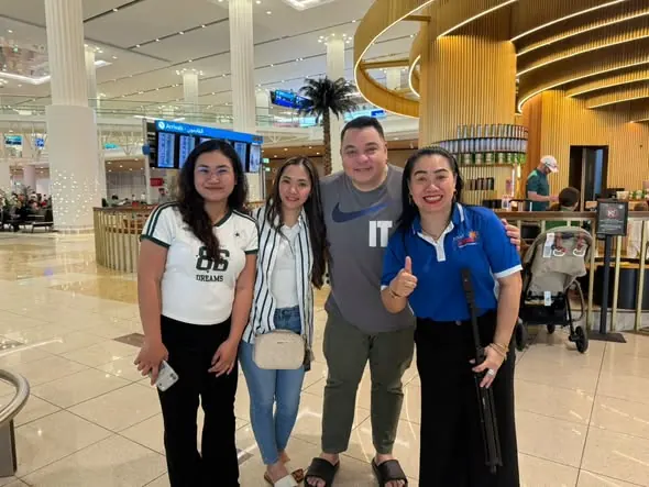Sisters reunited at Sugod Airport (3 of 5)